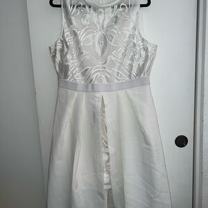 Elegant White Sleeveless Dress